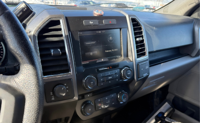 2015 Ford F-150 XLT - Media Center Console